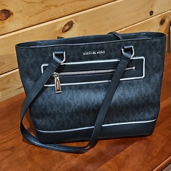 Handbag - Picture 6 of 6